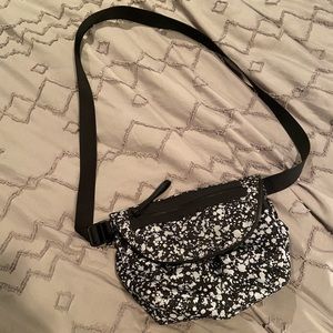 LULULEMON speckled crossbody festival bag